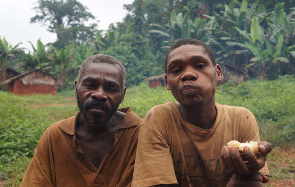 Forced out of the forest, many Baka communities complain of a serious decline in their health. Living on the roadside, they are increasingly exposed to malaria and other diseases. © Survival International