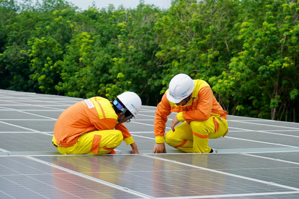 solar-panels-installation-2-1200x800